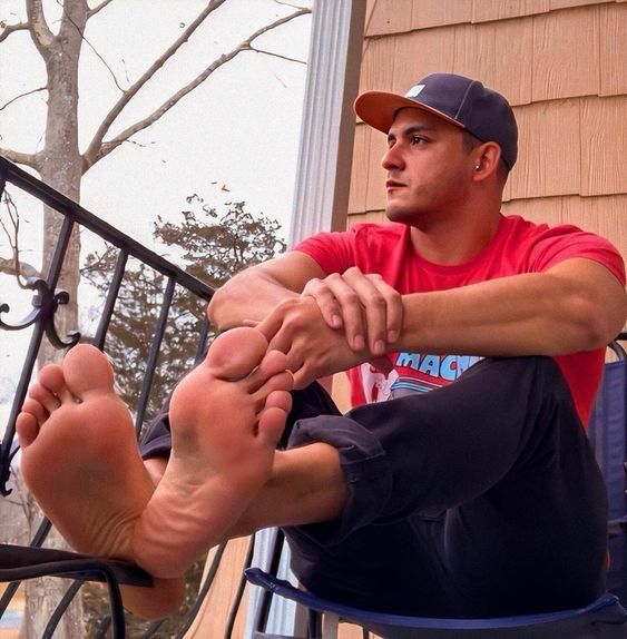 Big Male Feet By Racer5678 On DeviantArt big-male-feet-by-racer5678-on-deviantart