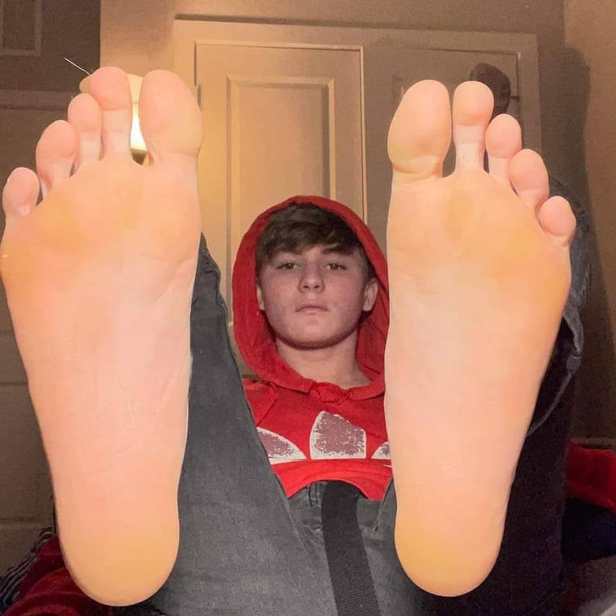 Big Male Feet By Racer5678 On DeviantArt big-male-feet-by-racer5678-on-deviantart