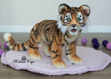 Auction! Poseable toy Tiger Cub.With opening jaw