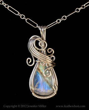 Aurora Memories Moonstone Pendant