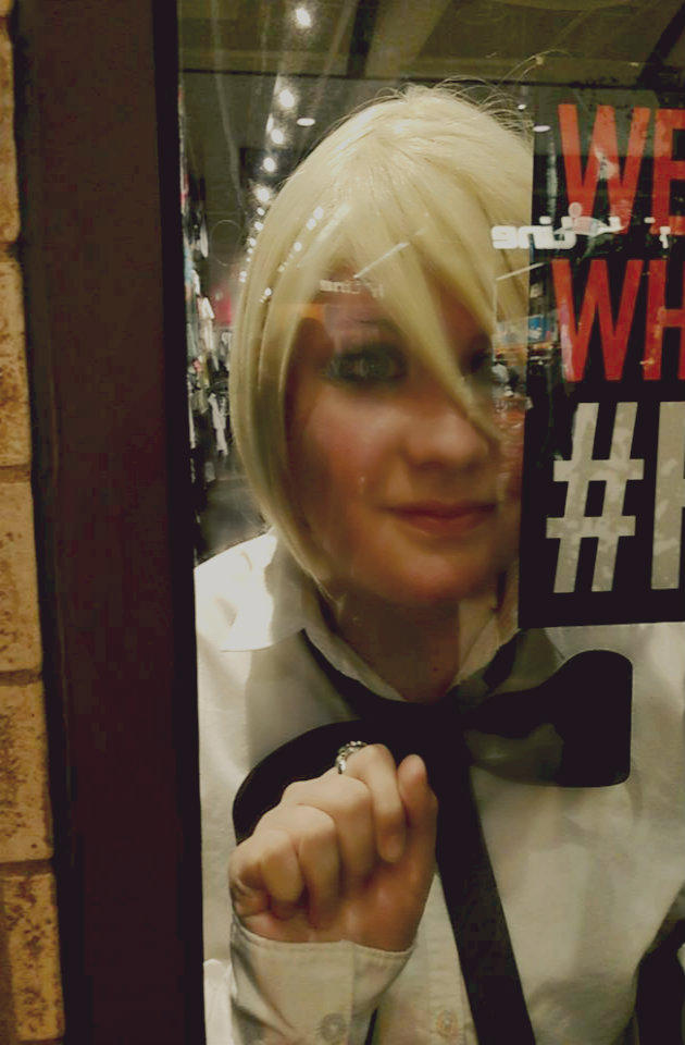 Hot Topic Reddit Lurking in the Hot Topic Store Front ~ by HeavenlySacrafice on DeviantArt