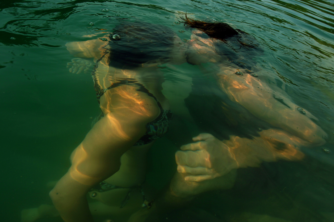 underwater kiss