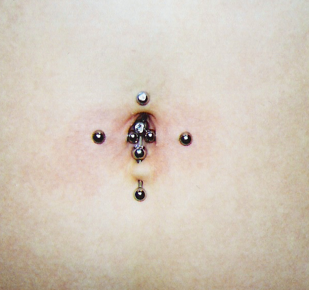 'Navel Piercing'