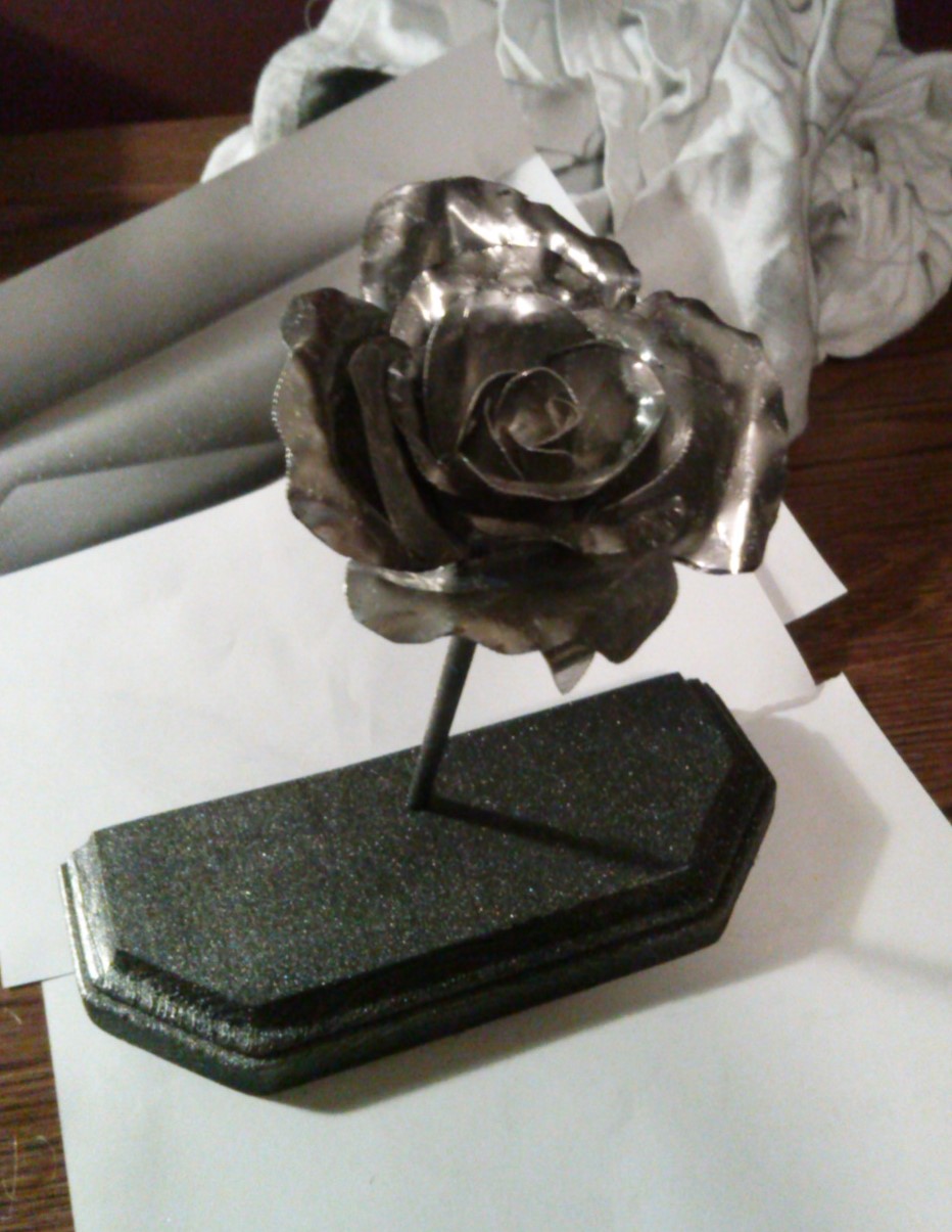 Metal rose