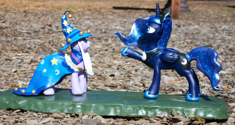 TALKING -yes, it talks! Luna and Twilight Sparkle