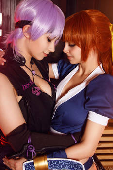 Dead Or Alive 5 - Kasumi and Ayane Cosplay