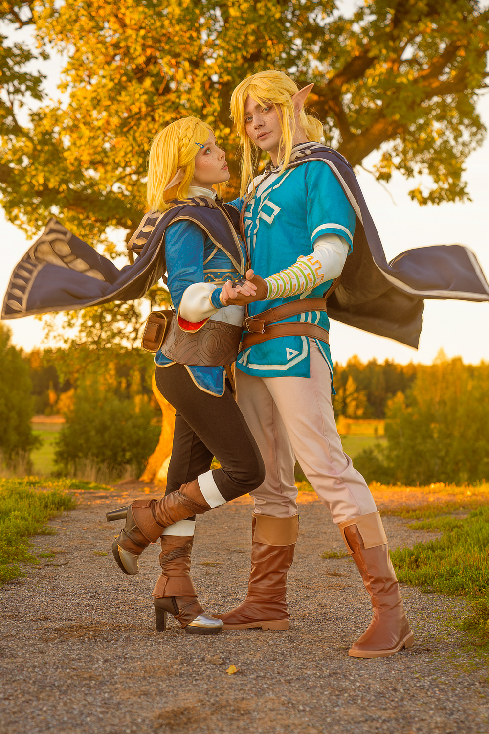 Cosplay Zelda and Link by Disharmonica on DeviantArt