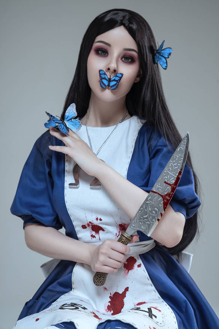 Valentine cosplay. Алиса Лидделл косплей. Хелли Валентайн Алиса. Алиса Мэднесс косплей. Alice Madness Returns косплей Алиса.