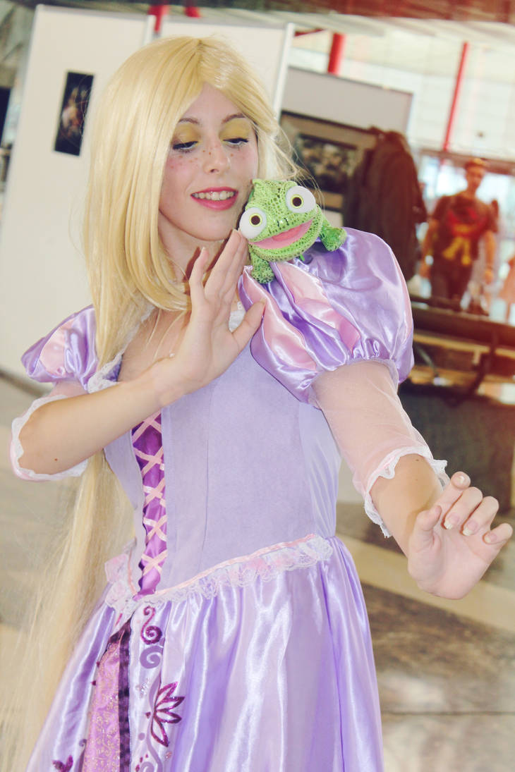 oh Pascal i love you my friend rapunzel cosplay by Lunathecatchan on ...