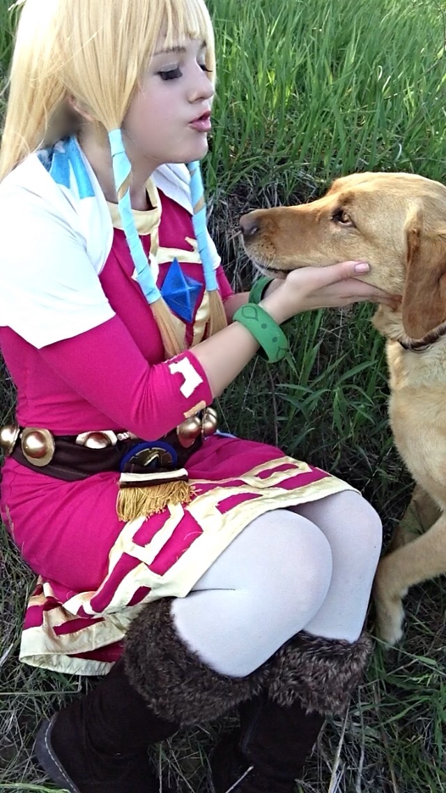 Skyward Sword: Zelda Cosplay with Pup