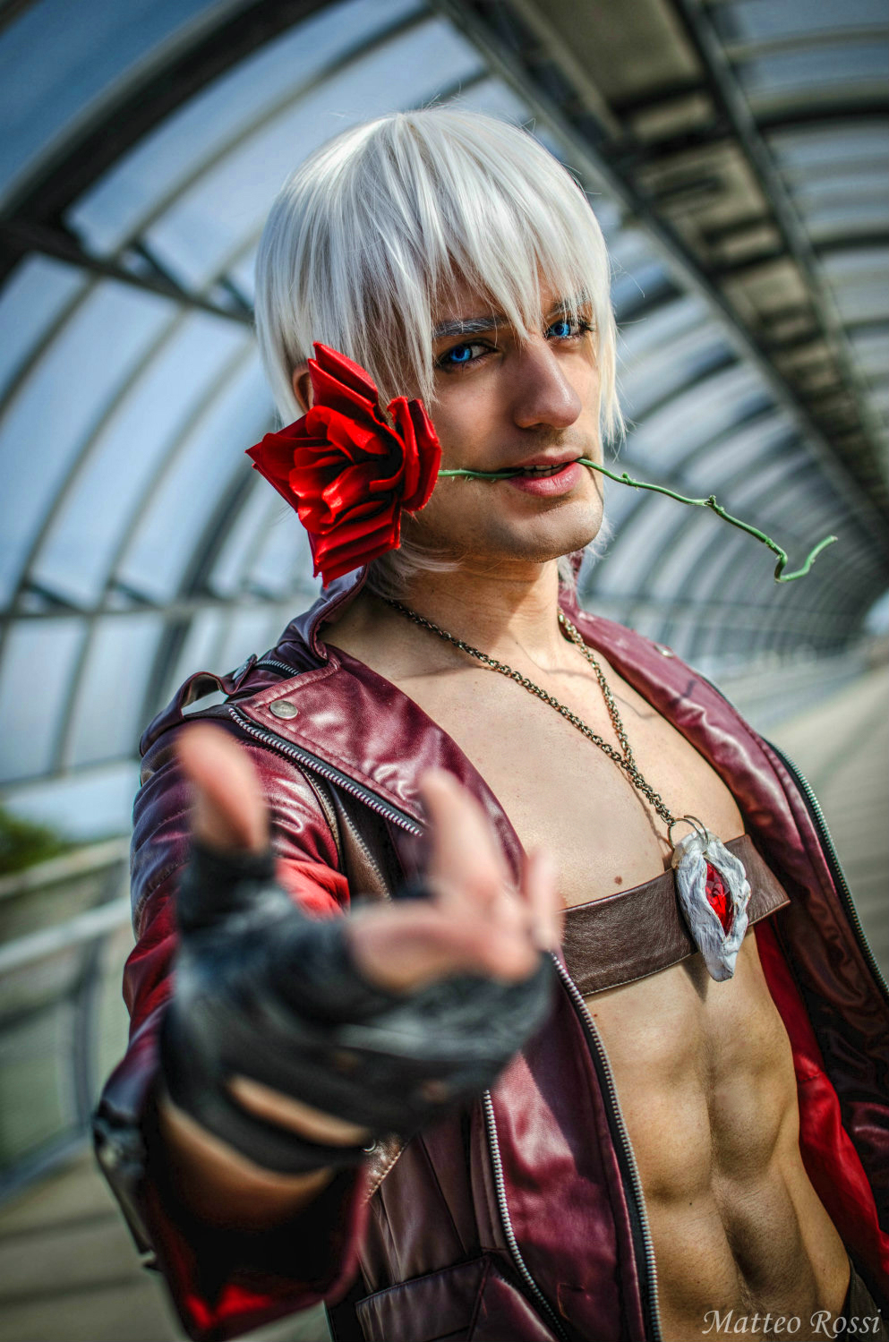 Dante - Devil May Cry 3 Cosplay by Leon Chiro, www.facebook…