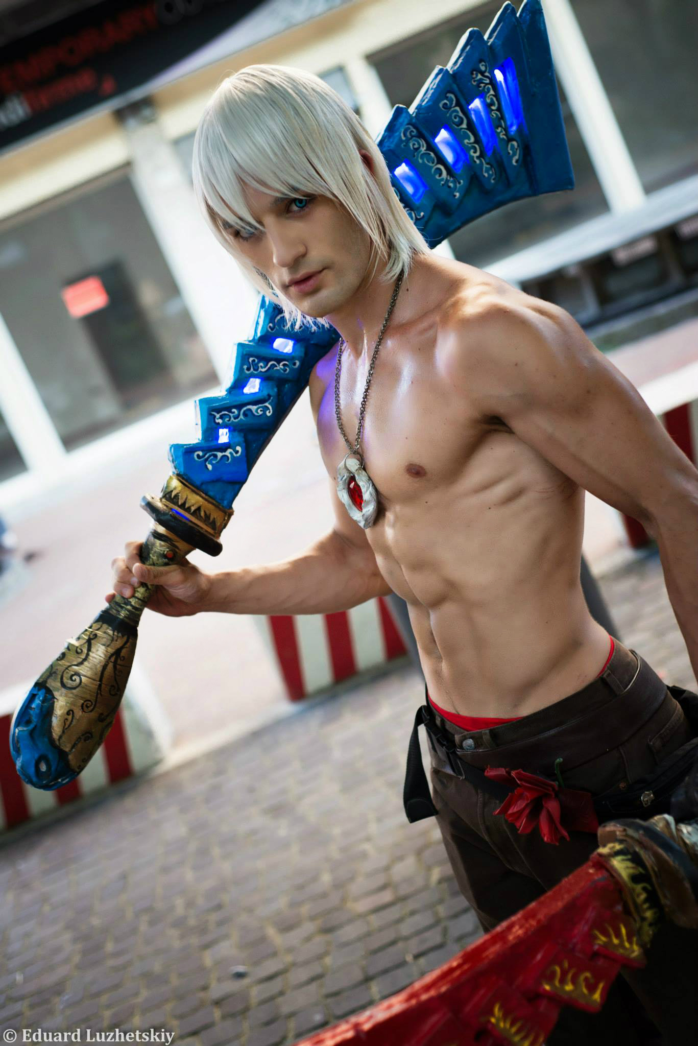 Dante - Devil May Cry 3 Cosplay by Leon Chiro, www.facebook…