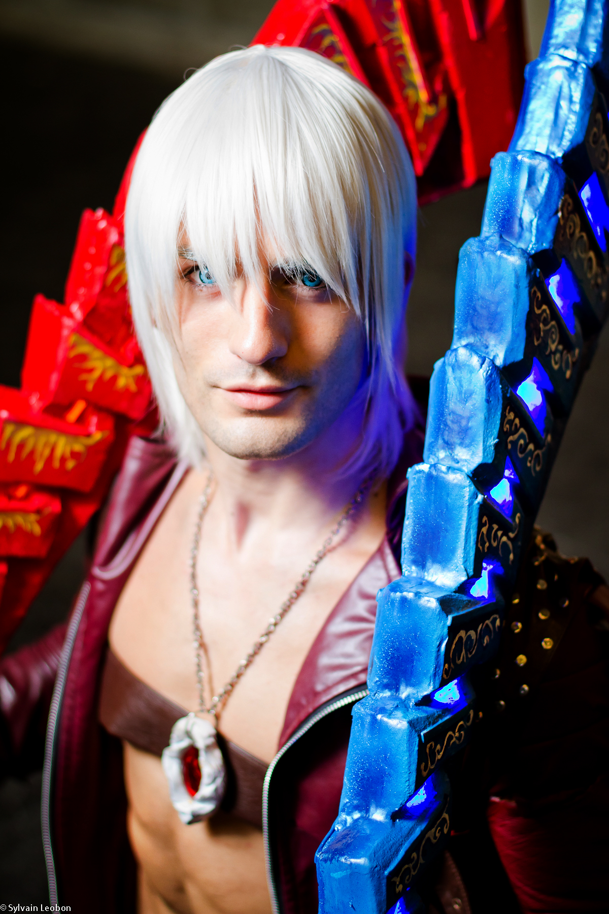 Classic Dante (DMC 3) and Neo Dante ( DMC) Cosplay by LeonChiroCosplayArt  on DeviantArt