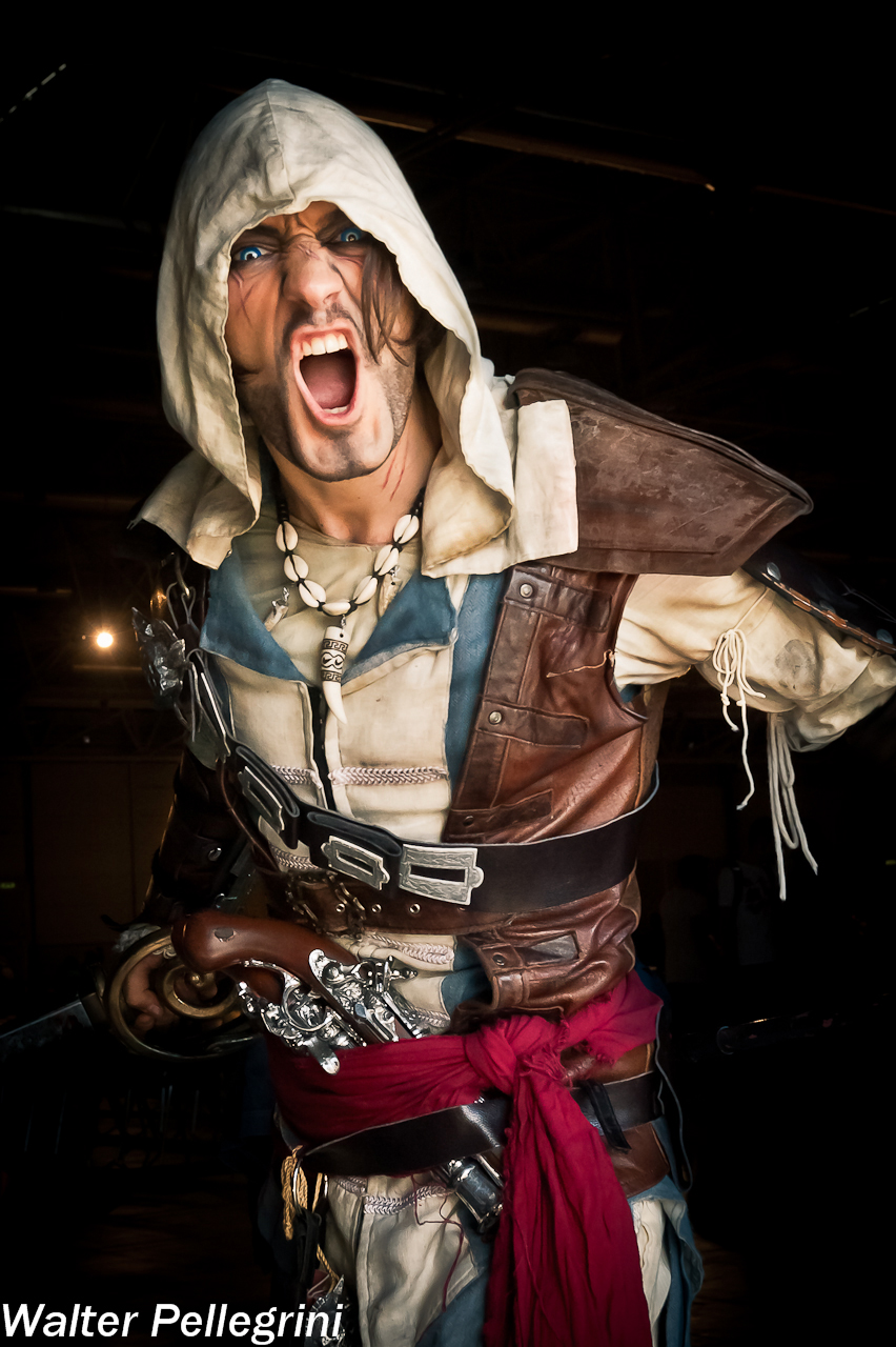Edward Kenway Cosplay - Charge Black Flag by Leon