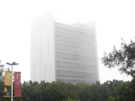 Nueva torre en niebla