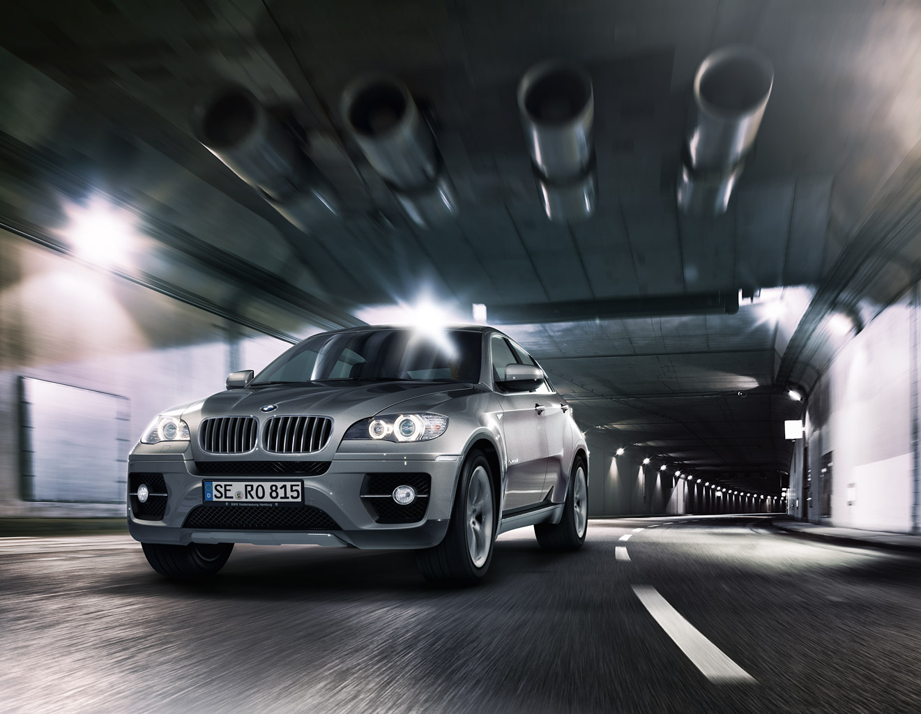 BMW X6 tunnel