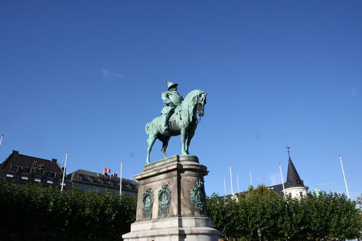 King statue.