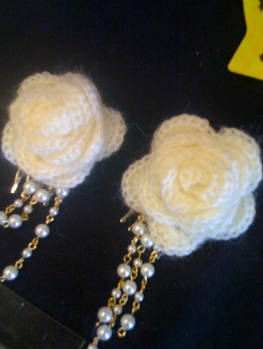 Crocheted rose combs