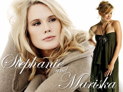 Stephanie March y Mariska