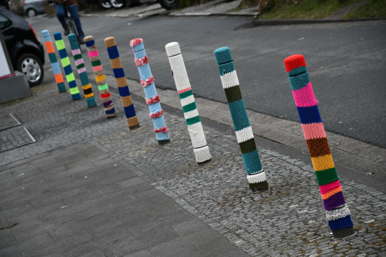Guerilla Knitting by utico on DeviantArt