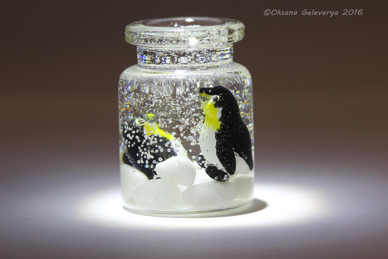 Penguin Couple - miniature sculpture