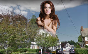 Lindsay Lohan giantess