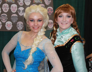 Elsa and  Anna at Salt lake Comic Con