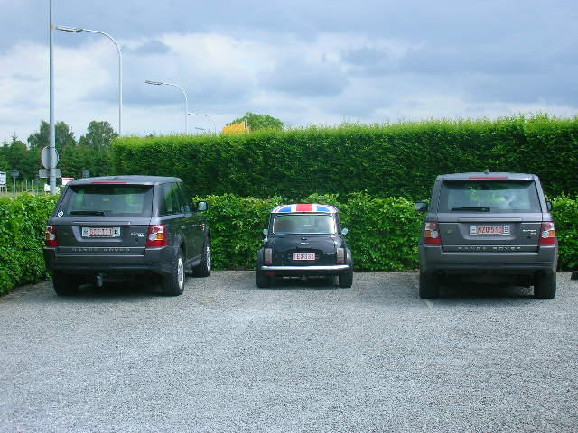 Mini Vs Range Rover My mini vs 2 Range Rover's by Sen007 on DeviantArt