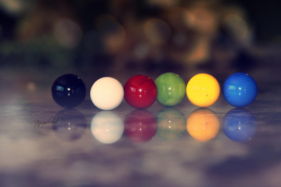 Tiny color balls