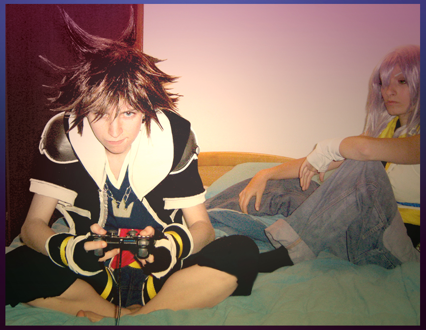 Sora playing Playstation 2