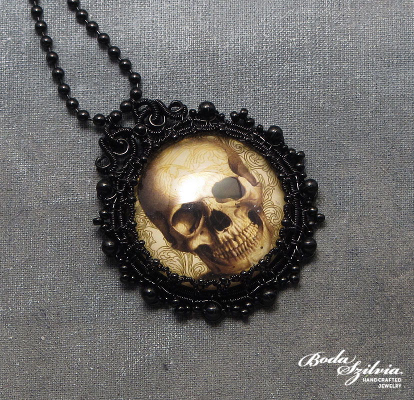 'Captured collection' - skull necklace