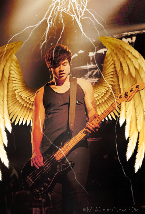 Calum como un angel dorado