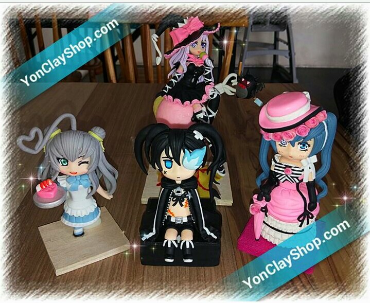 Handmade clay chibis by YonClayShop.com