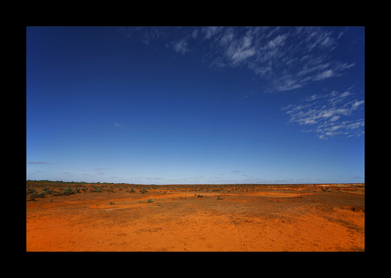 Lake Victoria Station - Desert by eehan