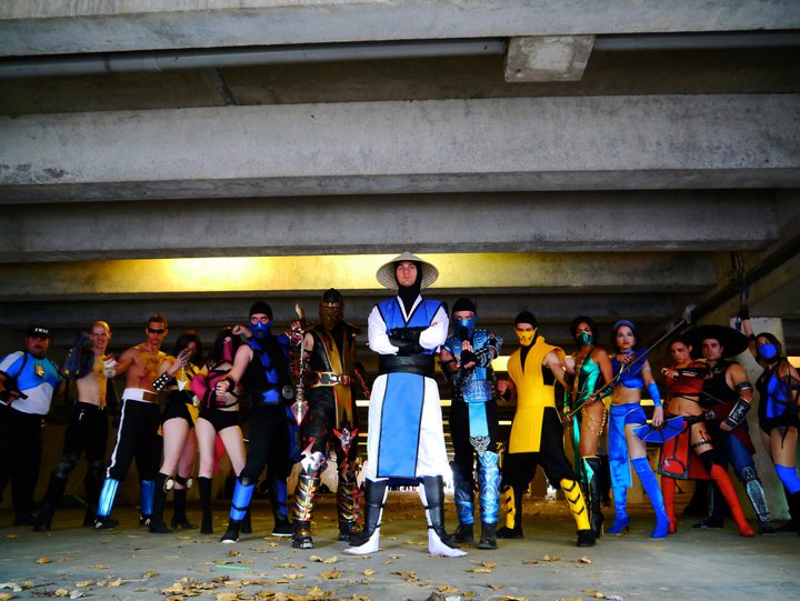 Cosplay Scorpion and the Mortal Kombat team