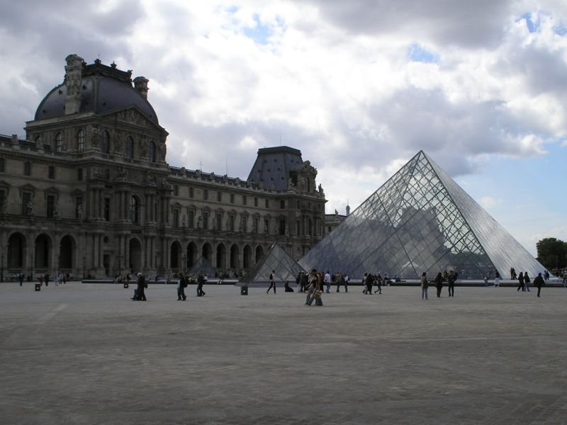 Louvre, Pyramid