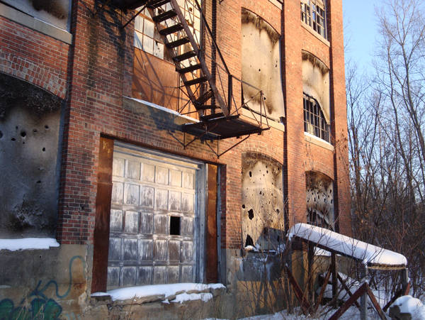 Old Building by SinkingSunlight