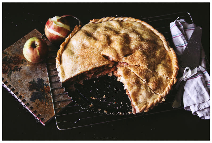 Apple pie! by BezwzglednaRyba