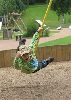 Thomas in action wearing Kiwi AOTHBP1 Sweatshirt