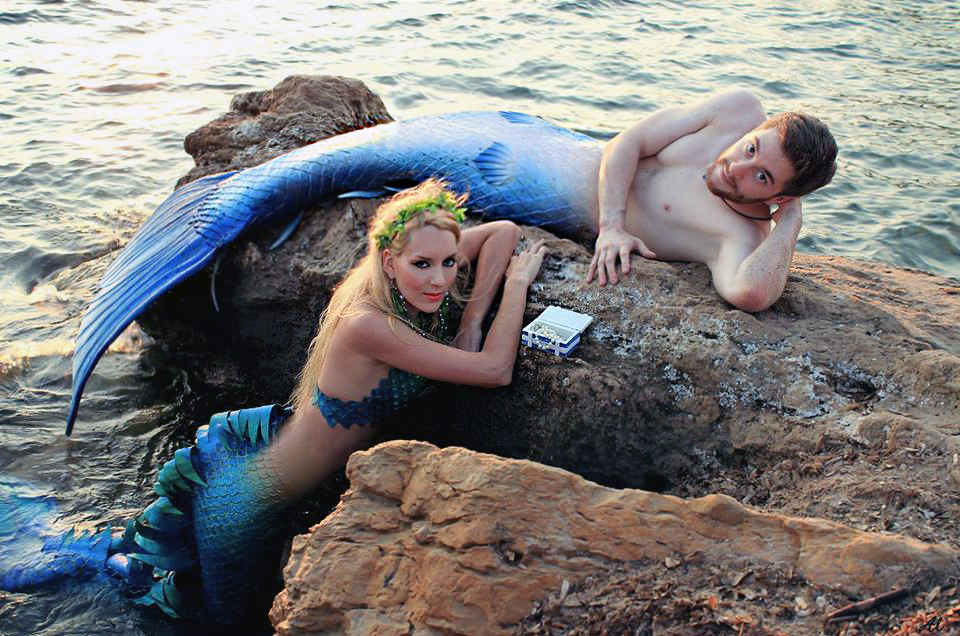 Грудастая русалка неплохо развлеклась на морском побережье Грудастая русалка неплохо развлеклась на морском побережье