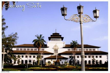 GEDUNG SATE