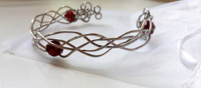 Red Gem - wire bracelet