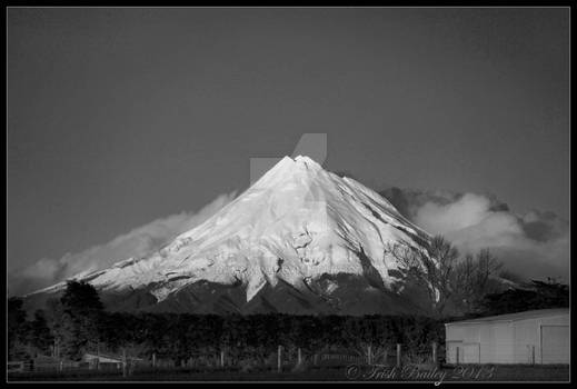 Mt Taranaki Egmont bw