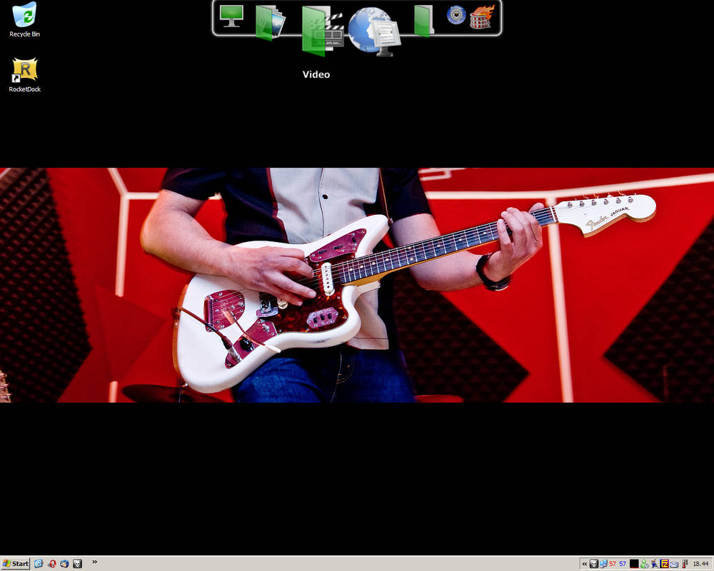 Windows XP64 Customized by nomorelogo on DeviantArt
