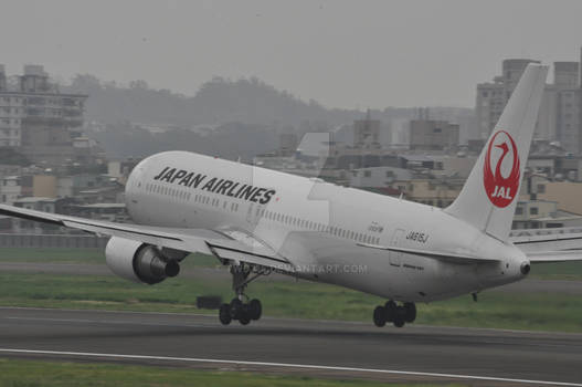 Japan Airlines B763 RCKH