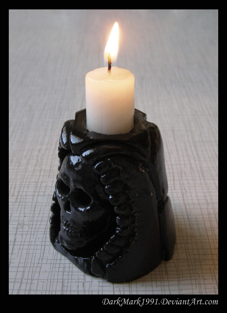 Candlestick: Skull -dark-