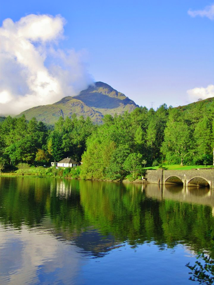 Cottage by the lake