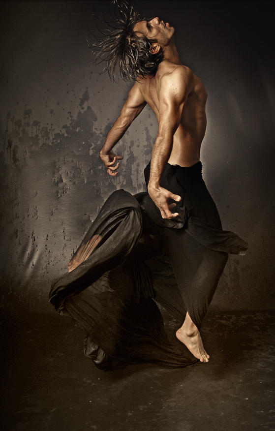 Красивый танец мужчины. Фотограф Мехмет Аслан. Красивый танцор мужчина. Мужской танец. Профессиональные танцоры мужчины.