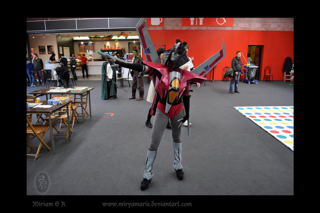 StarScream Cosplay_showing off