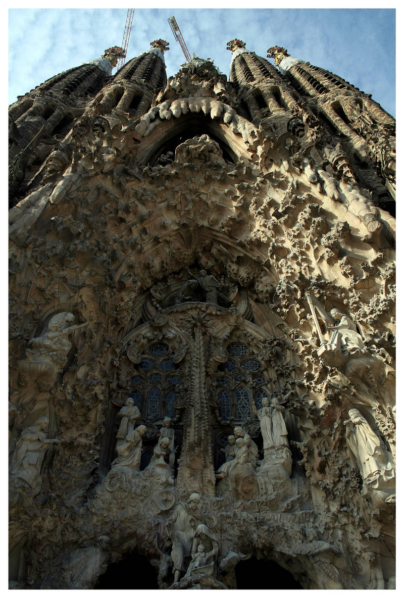 Sagrada Familia Redux by kamuidestiny